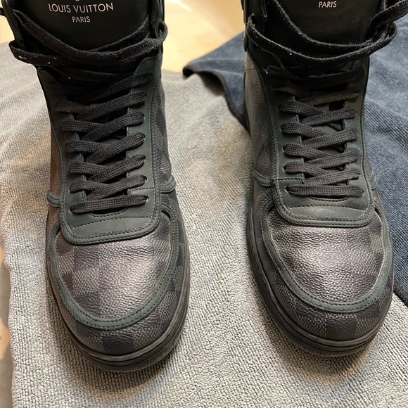 Men’s Louis Vuitton shoes - Picture 7 of 8